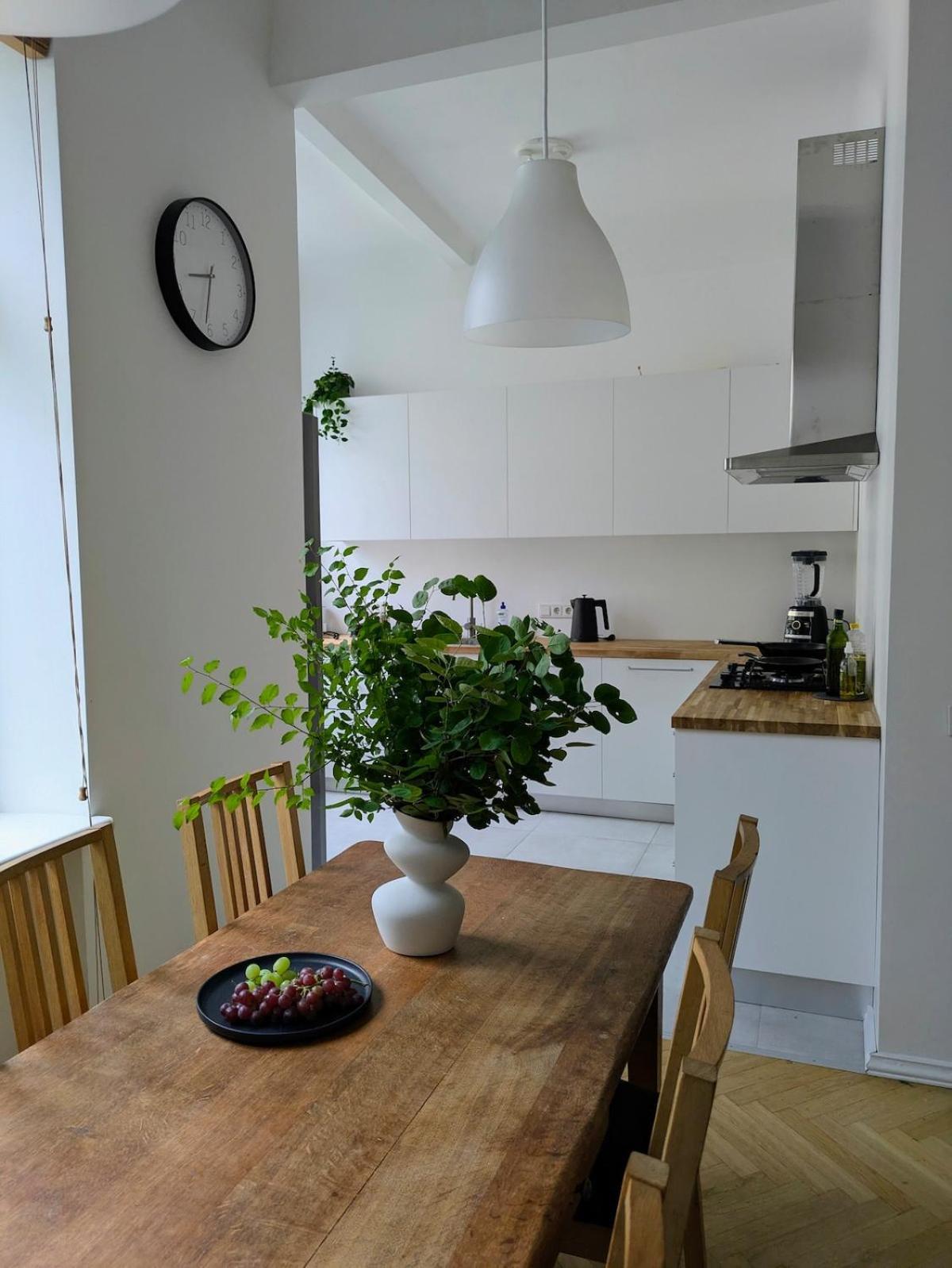 Lägenhet Bright Apartment, 3-bedrooms, Free Parking *