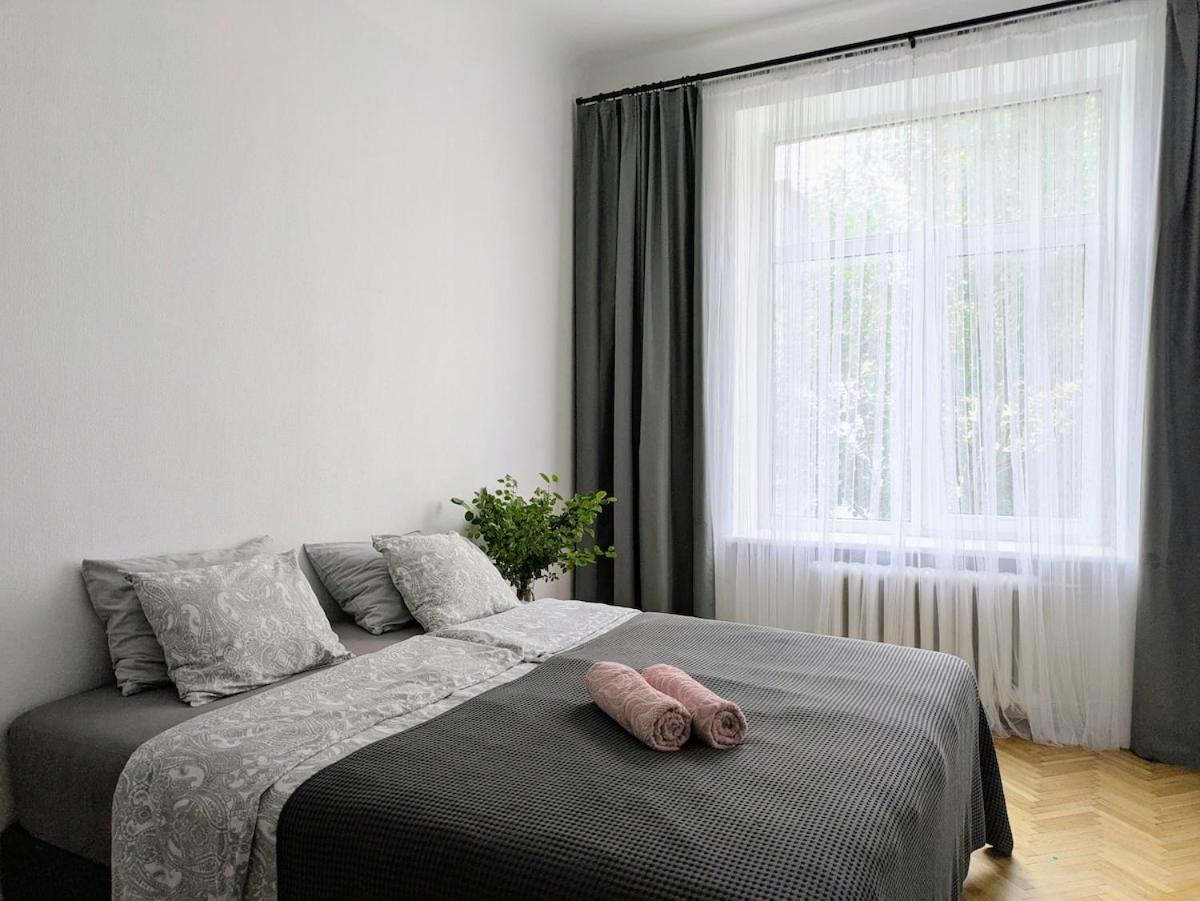 Lägenhet Bright Apartment, 3-bedrooms, Free Parking