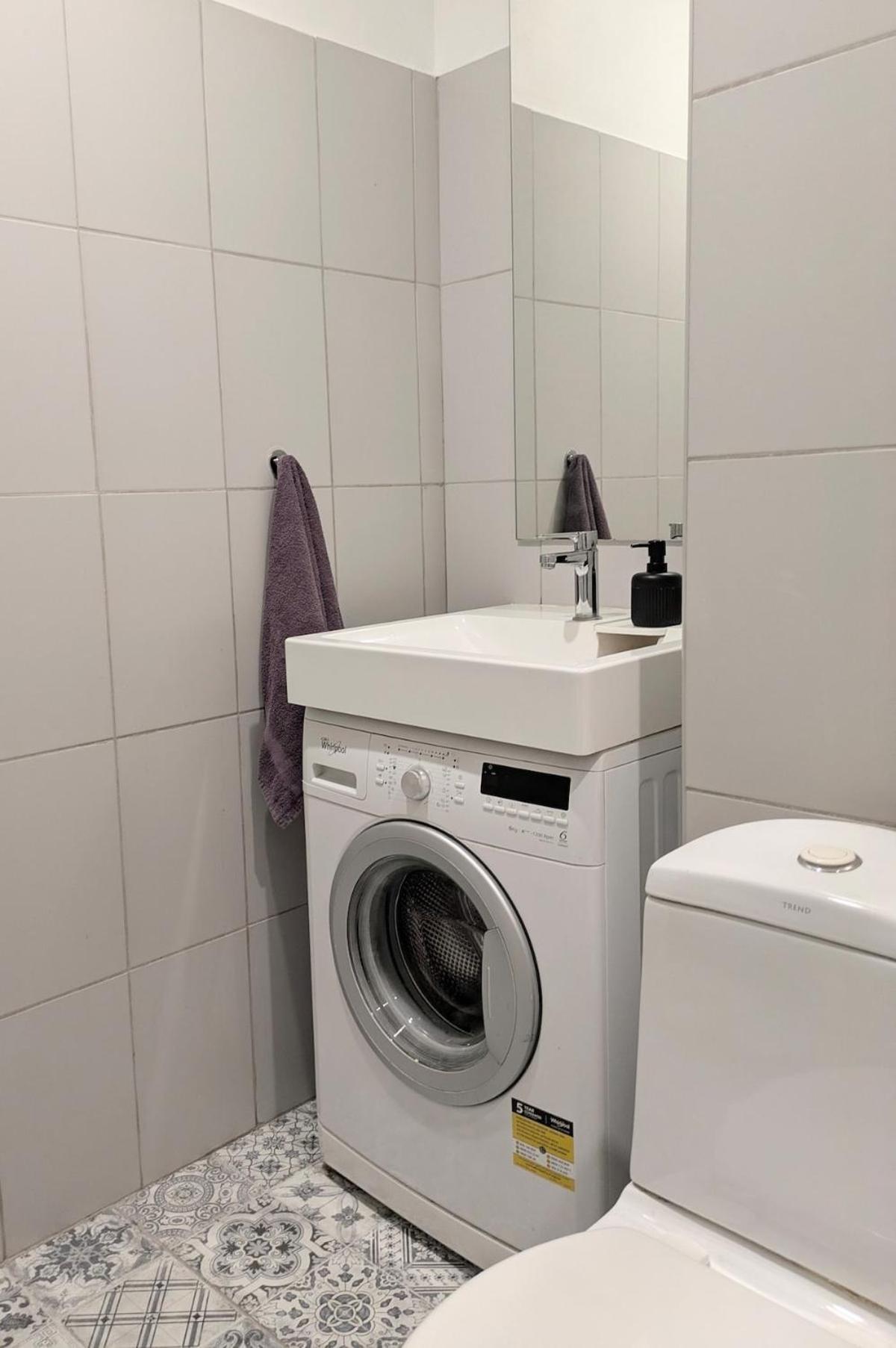 Bright Apartment, 3-bedrooms, Free Parking * Riga
