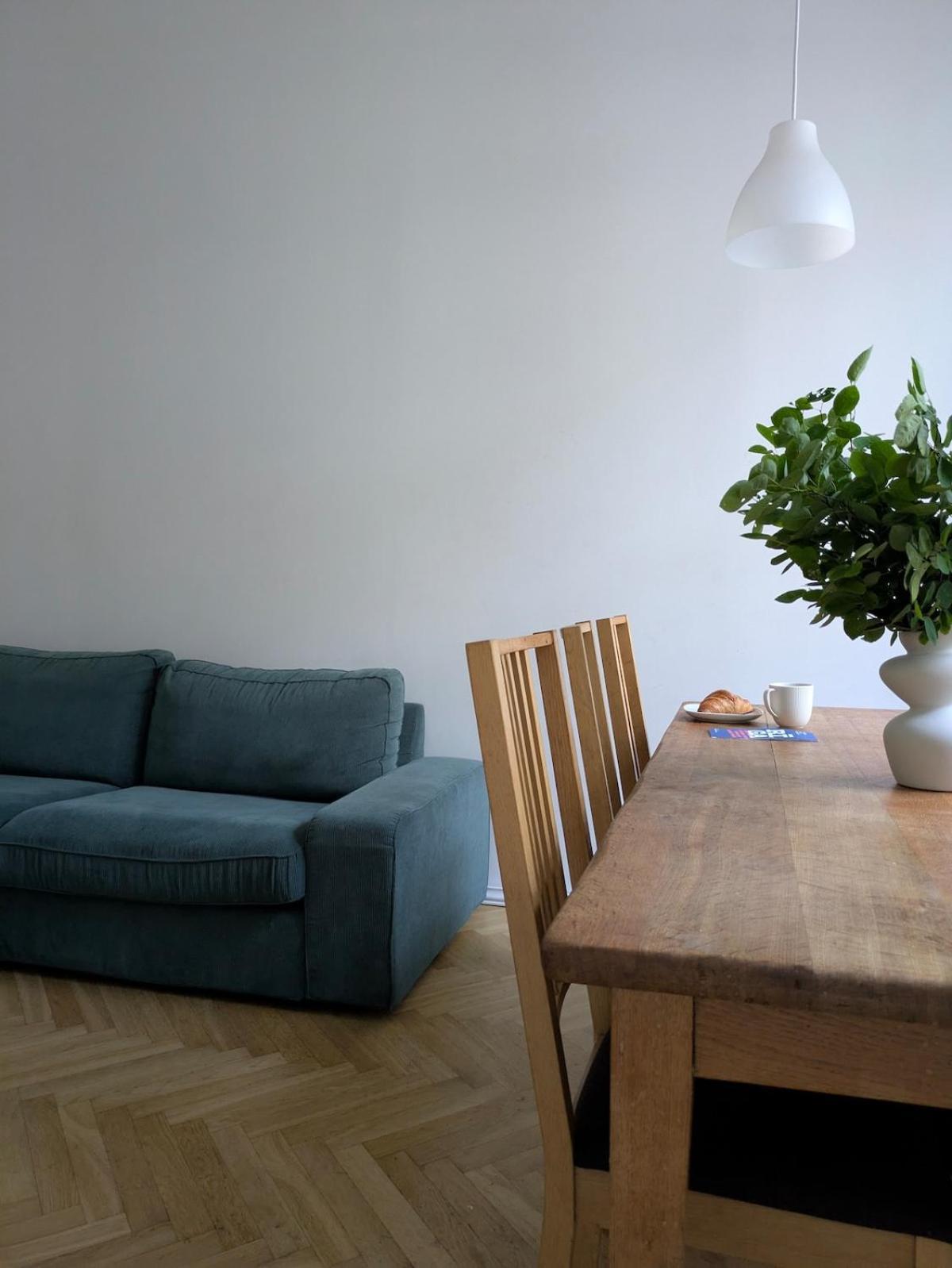 Bright Apartment, 3-bedrooms, Free Parking Lägenhet *