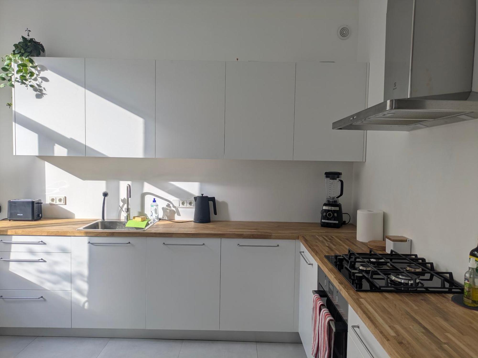Bright Apartment, 3-bedrooms, Free Parking Riga